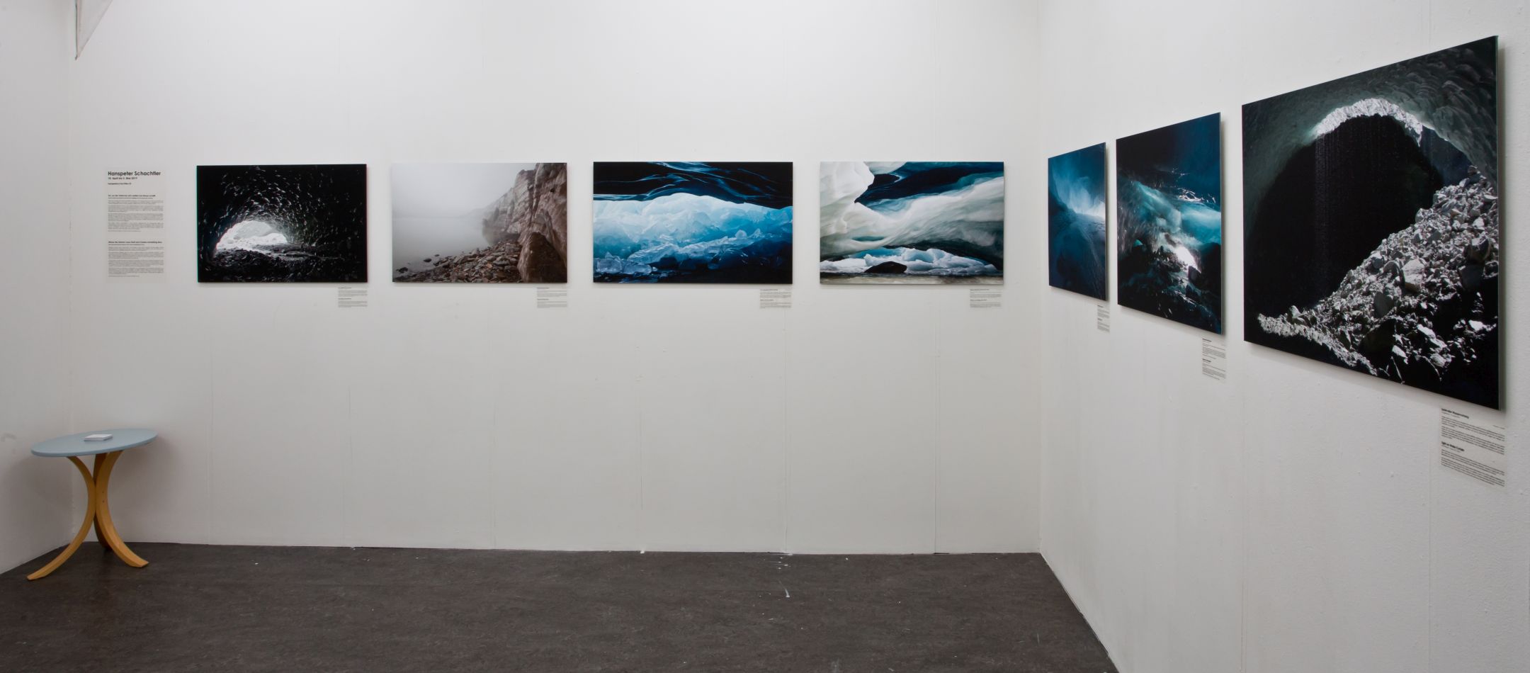 Ausstellung von Hanspeter Schachtler in der Photobastei zwischen dem 18. April und 5. Mai 2019. Es werden sieben Bilder aus der Welt der Gletscher gezeigt.